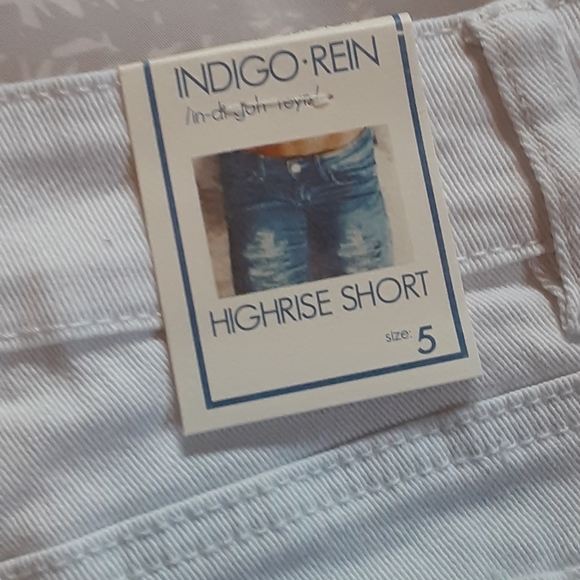 ⚘NWT High Rise Shorts - Picture 2 of 5